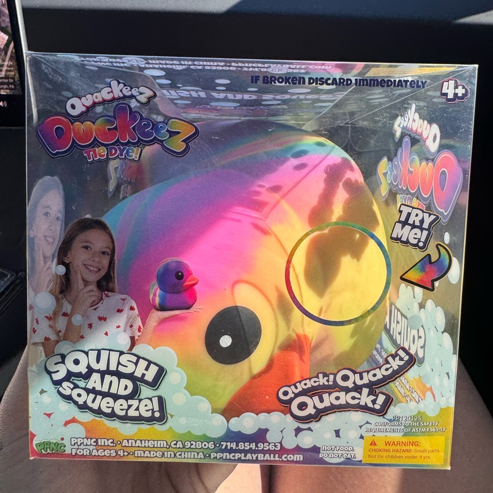 Quackeez Duckeez Tie Dye Squish & Squeeze Duck Toy New In Box - Picture 2 of 3